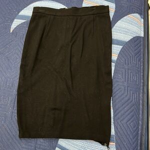 Alice & Olivia blac skirt, size 4